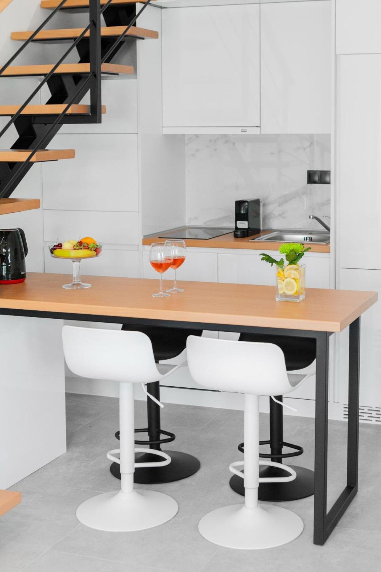 Irene Apartment Polychrono